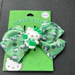 Claire’s Exclusive Hello Kitty hair clip